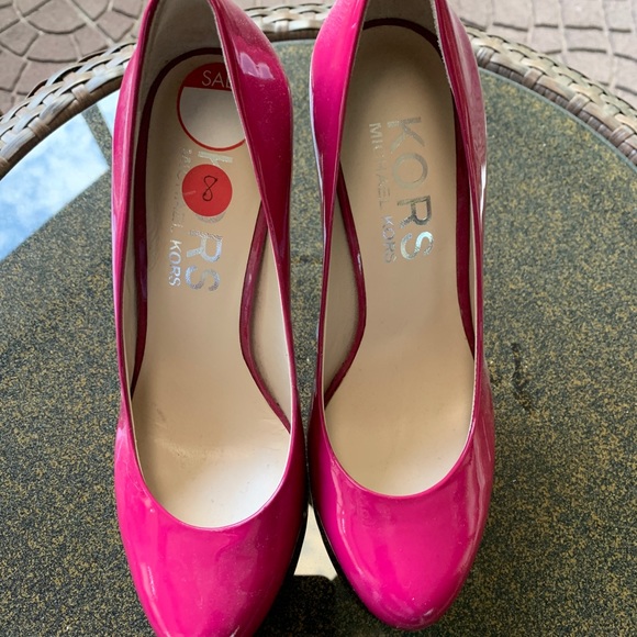 Michael Kors Red Platform Heel Pump - Picture 3 of 6